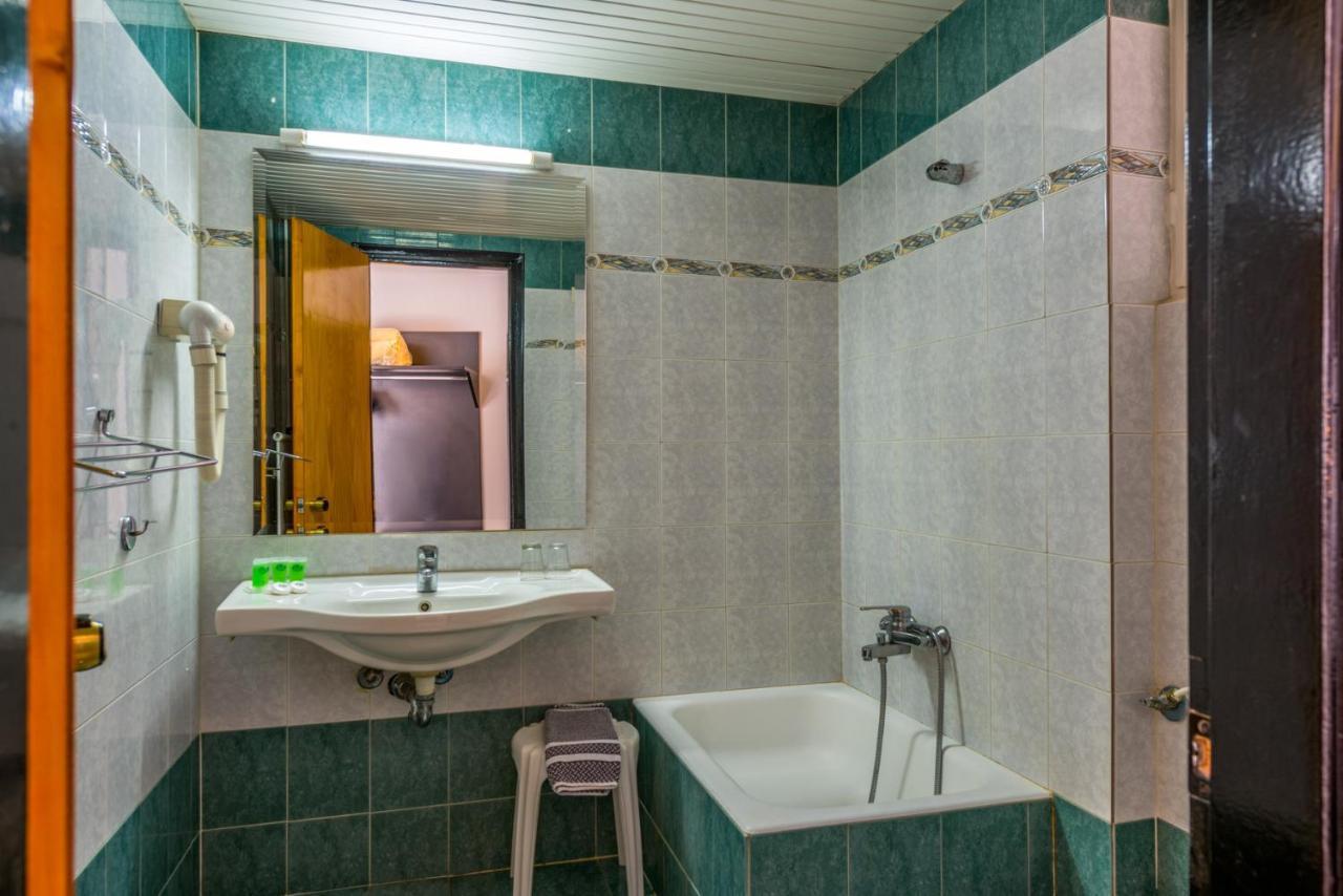 Alexios Hotel อิโออันนินา ภายนอก รูปภาพ